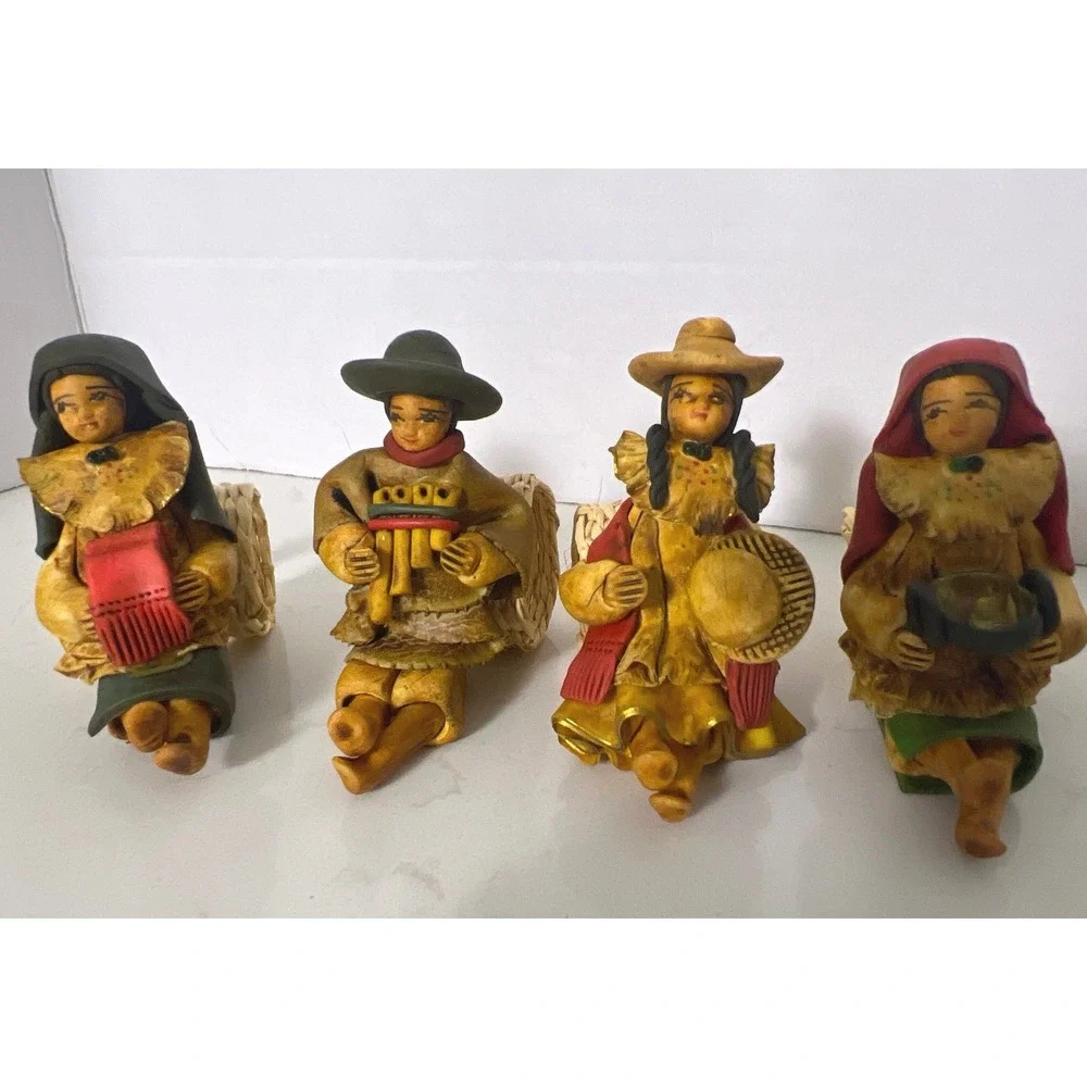 Vintage Folk Art Napkin Rings Set‎ of 12 Hand Painted Andean Woven Straw Backs